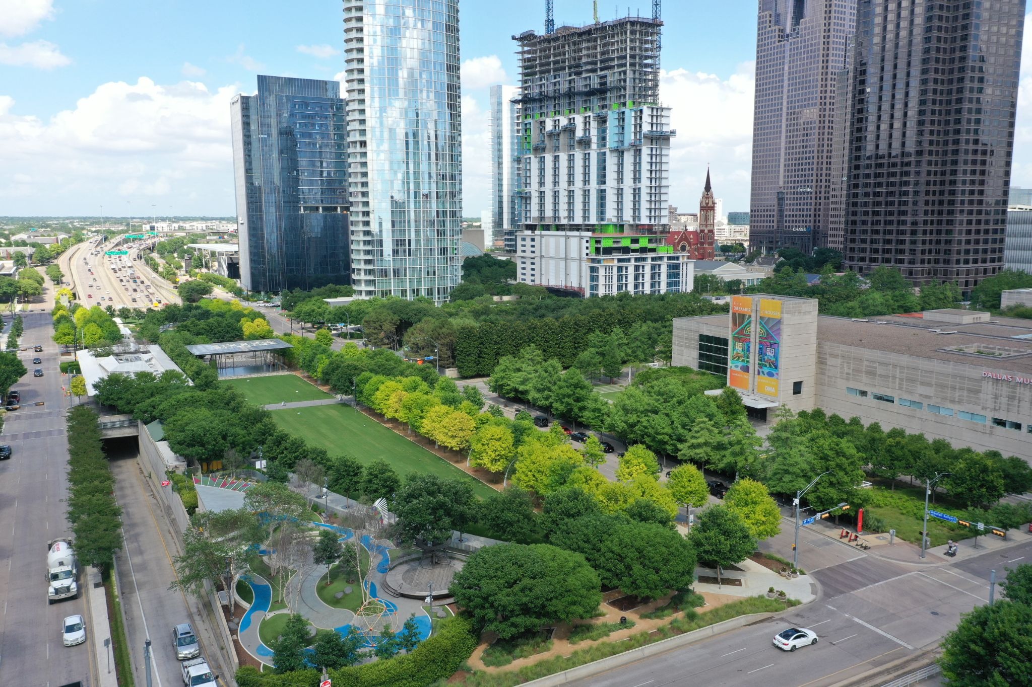 Aerial_view_of_Dallas.jpg